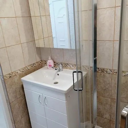 Ledy Apartment *